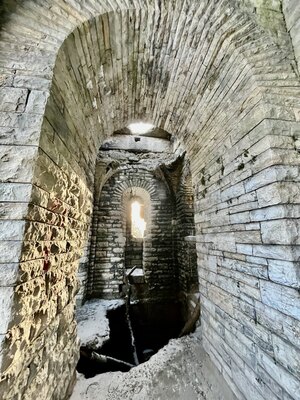 Mauzoleum w Wałbrzychu od środka (c) Łukasz Derkacz